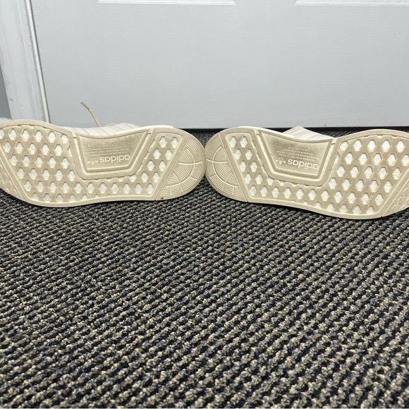 Adidas NMD_R1 Athletic Shoe Wonder White Size 7 (FLAWED SEE CAPTION / PHOTOS) - Picture 9 of 15